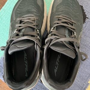 Altra Women’s Paradigm 7 Sneakers Size 8B
